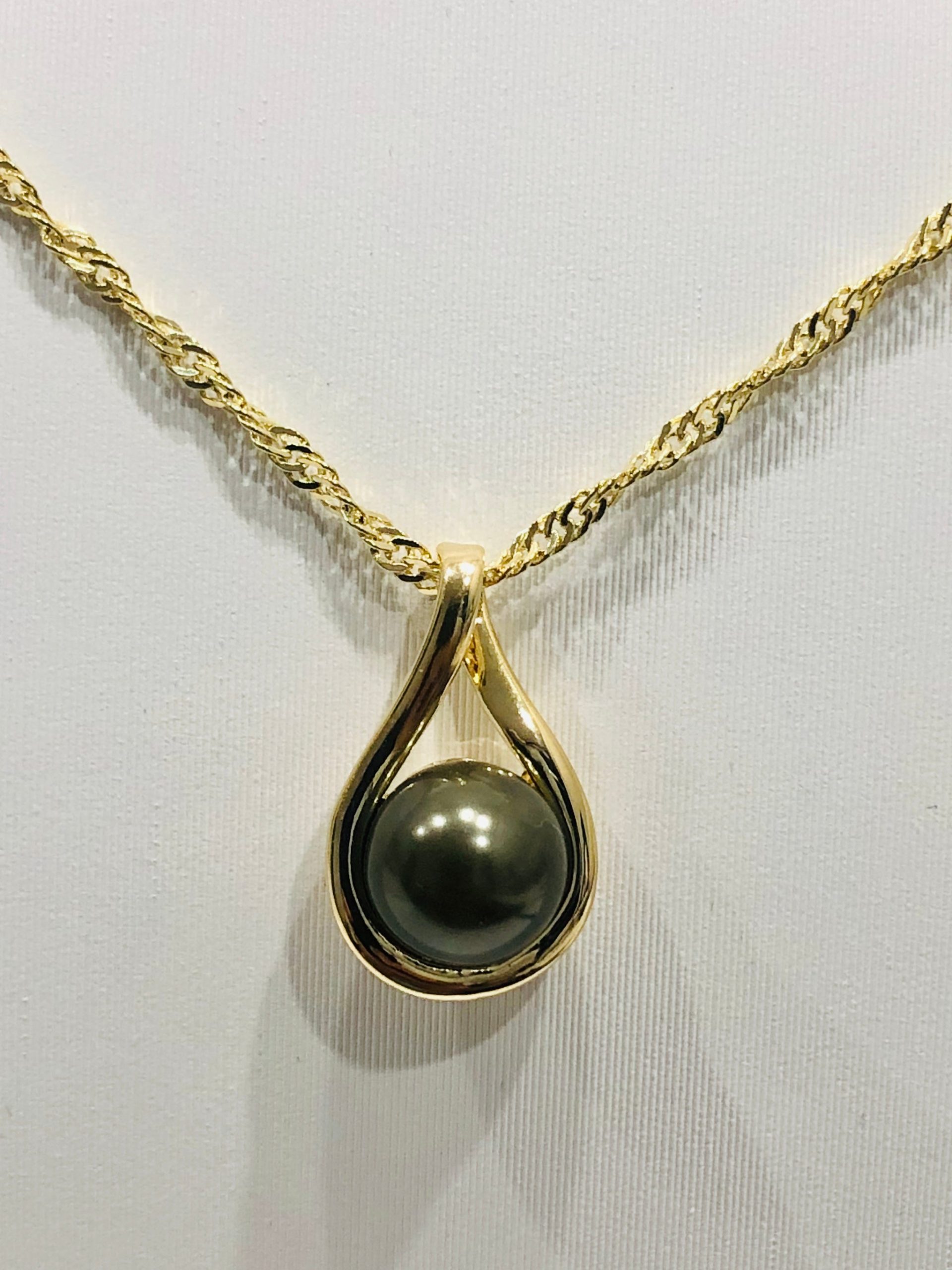 18ct Gold Plated Faux Pearl Pendant - 08