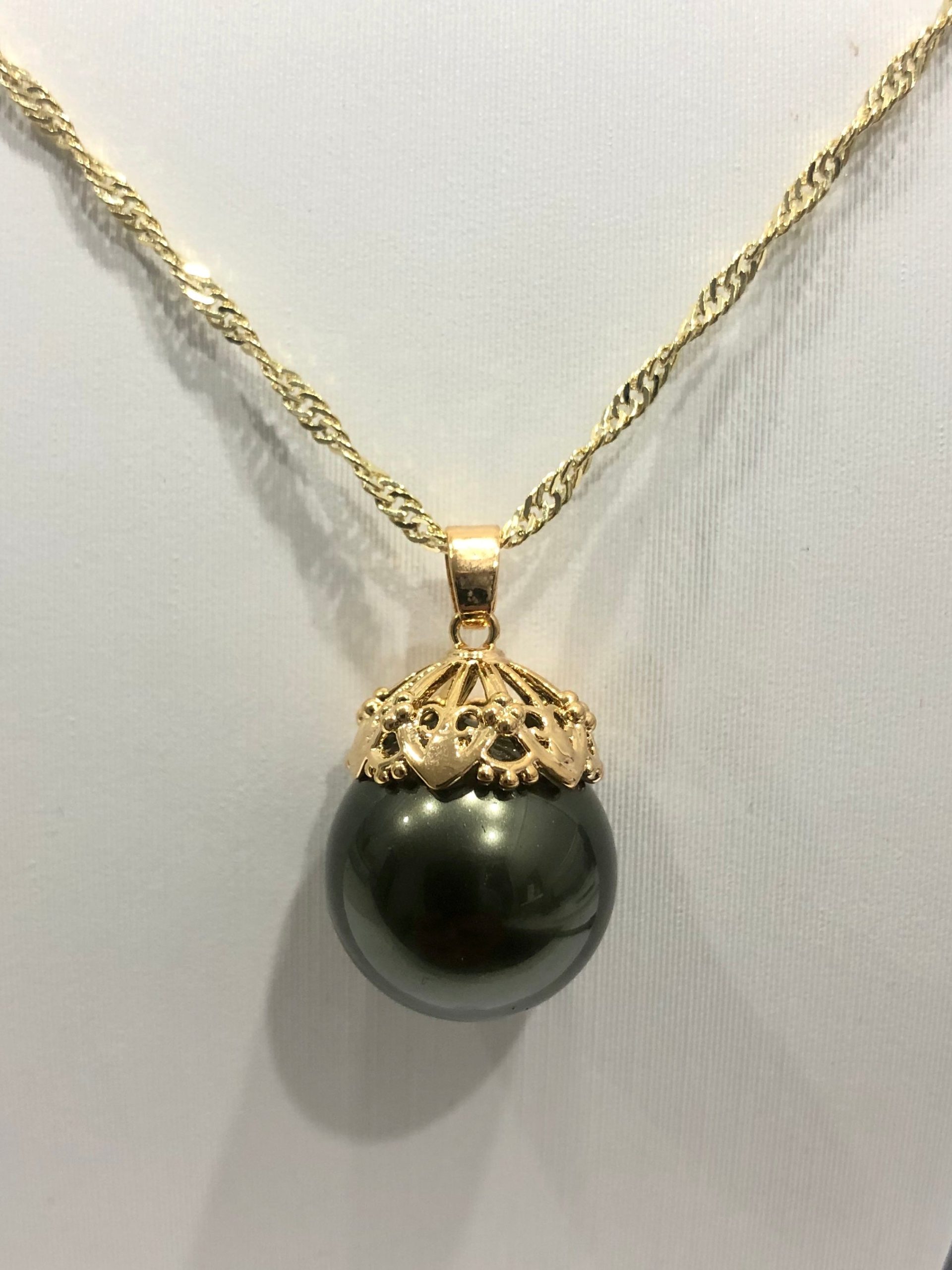 18ct Gold Plated Faux Pearl Pendant - 09