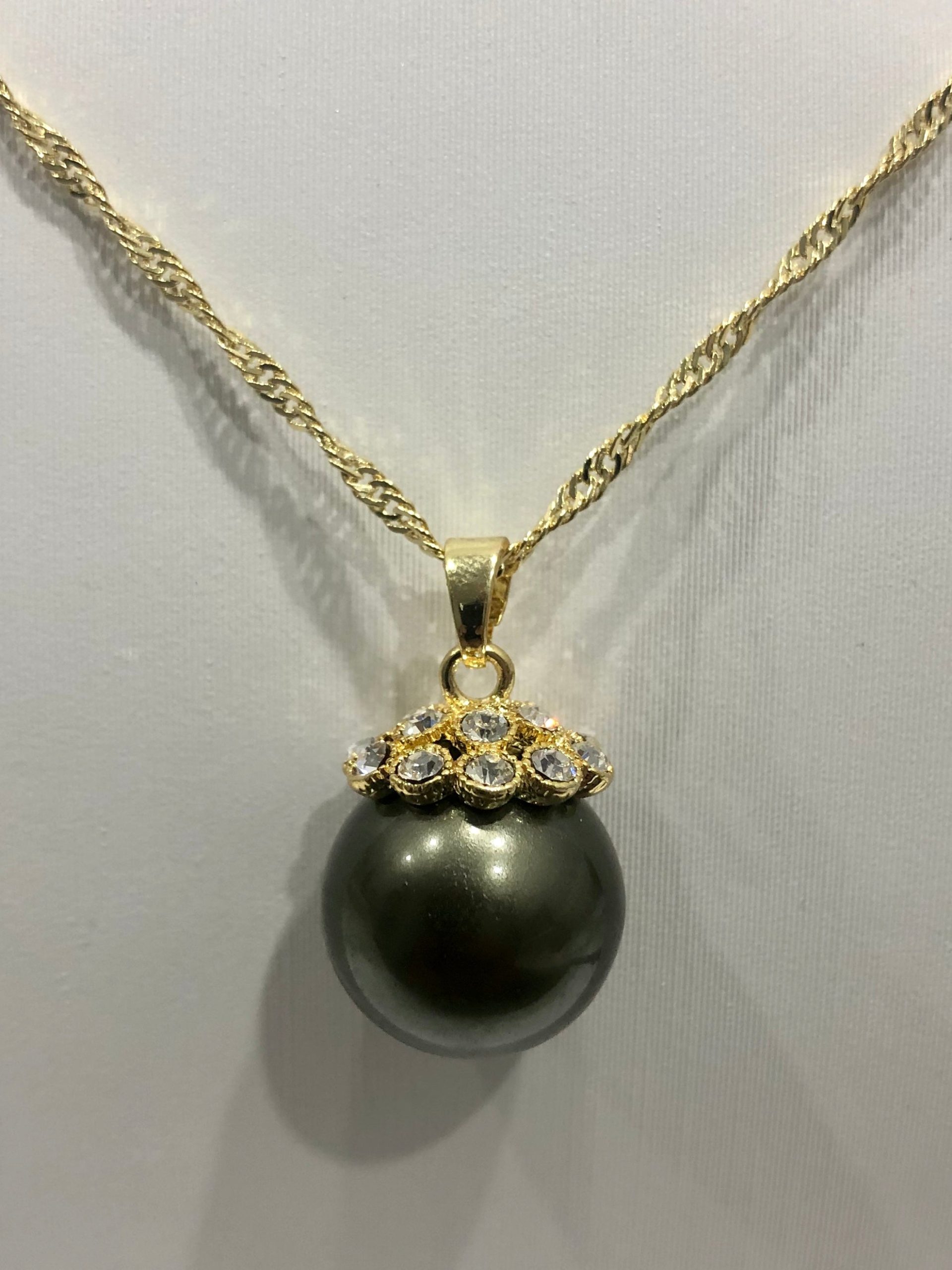 18ct Gold Plated Faux Pearl Pendant - 10