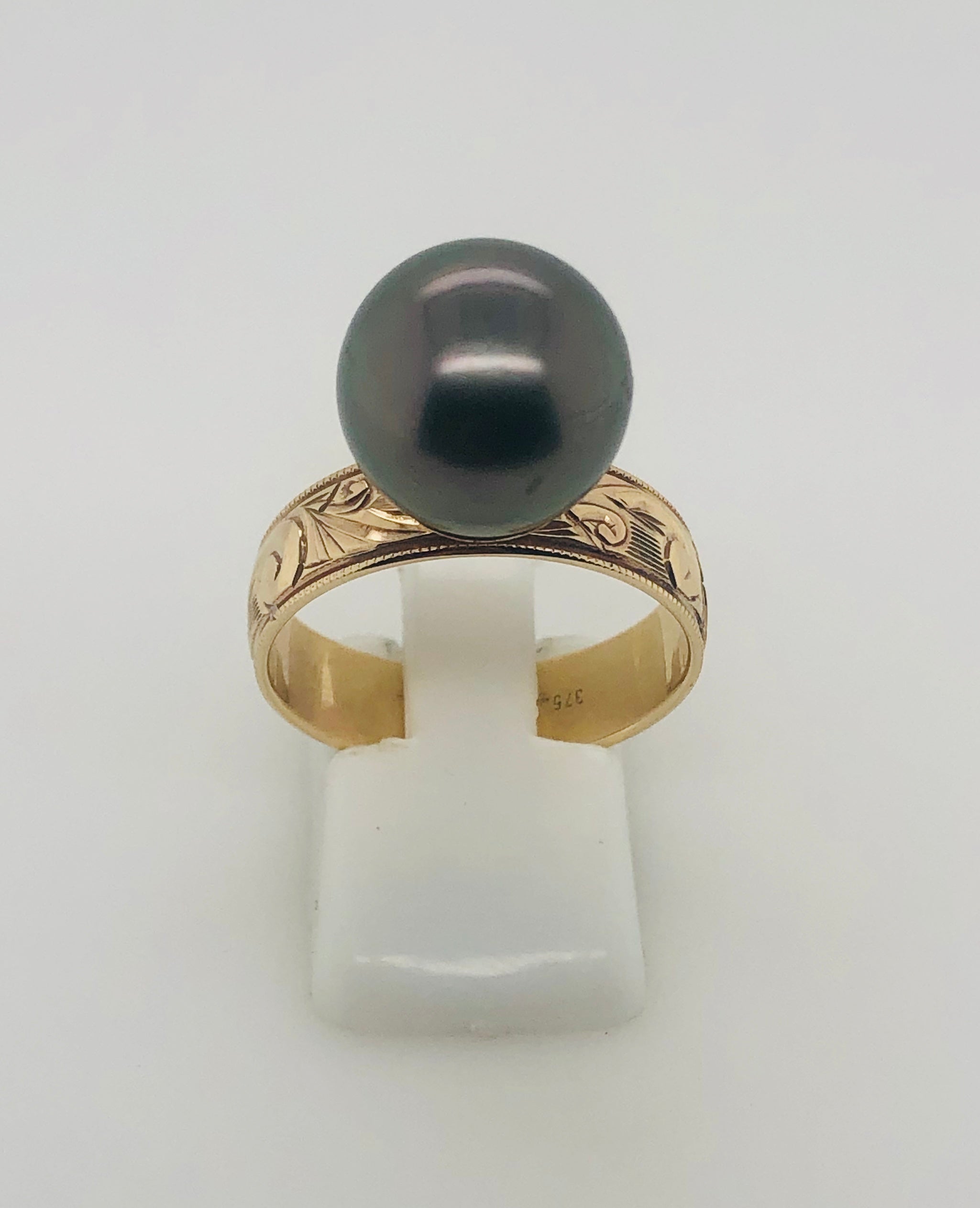 9ct Gold Tahitian Black Pearl Ring On Hawaiian Design Band - 14