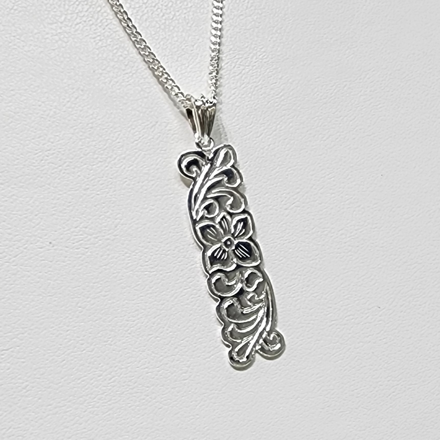 Sterling Silver Hawaiian Design Pendant with CD50 Chain