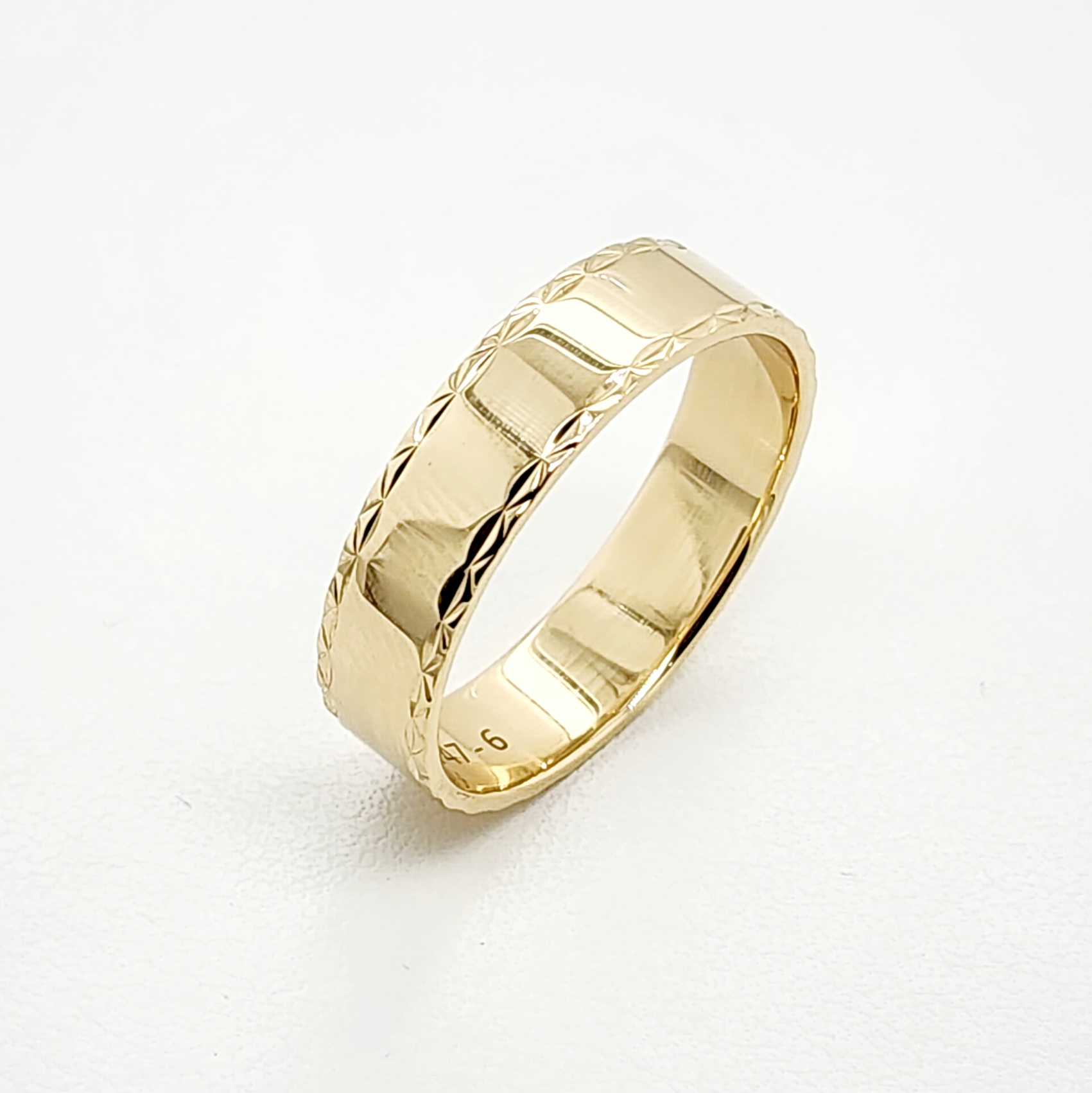 9ct Yellow Gold 6mm Wide Diamond Cut Edge High Polished Men's Wedding Band