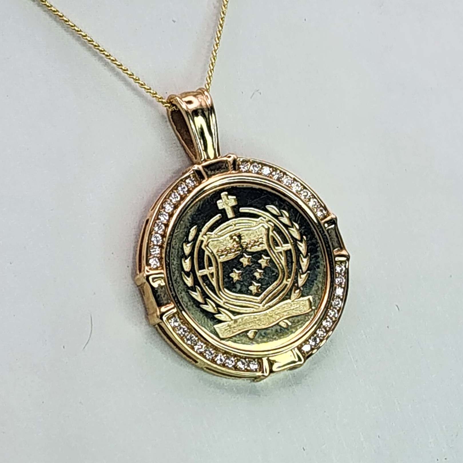 9ct Gold 0.36ct Diamond Mount with 9ct Gold Samoan Sila Coin Insert pendant