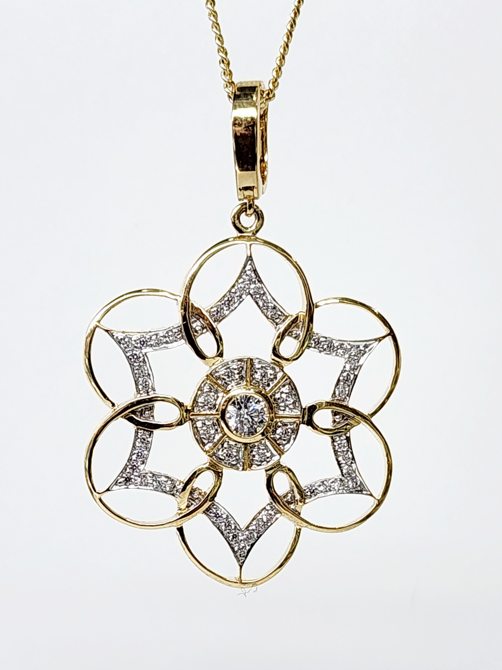 9ct Yellow Gold Cubic Zirconia Setting Round Pendant