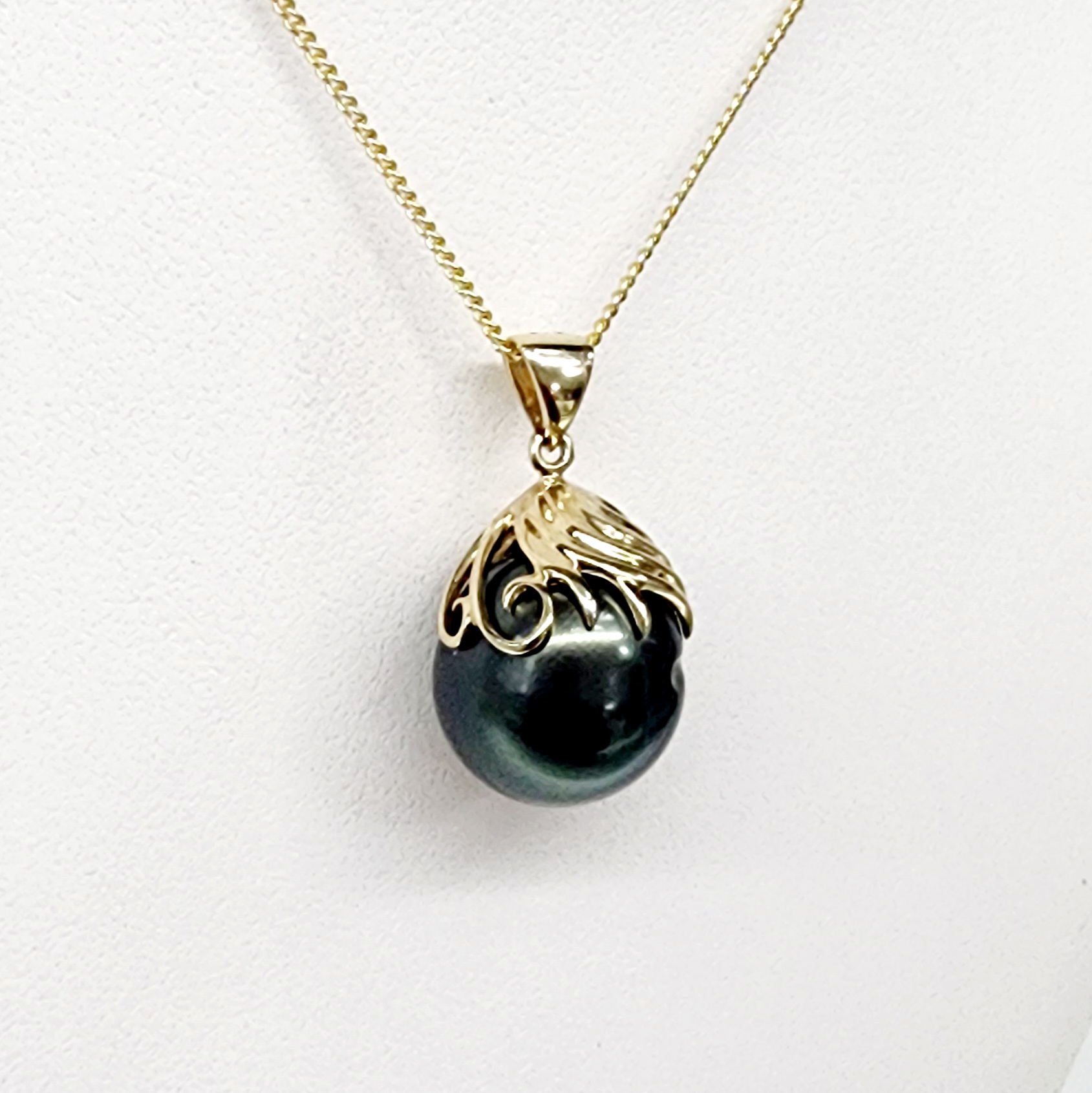 9ct Yellow Gold 13.5-14.0mm Tahitian Black Pearl Pendant  